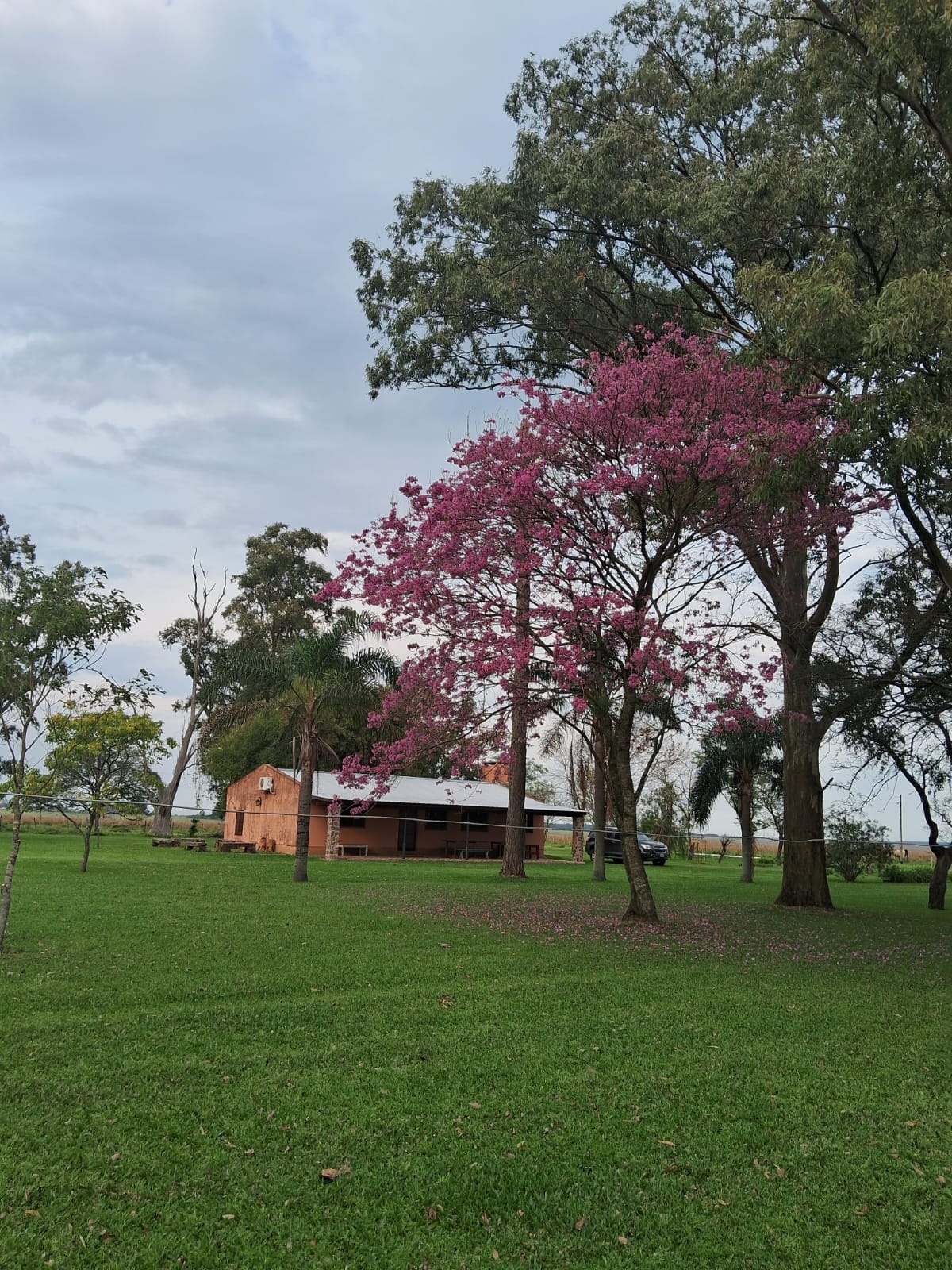 Casa rural al atardecer